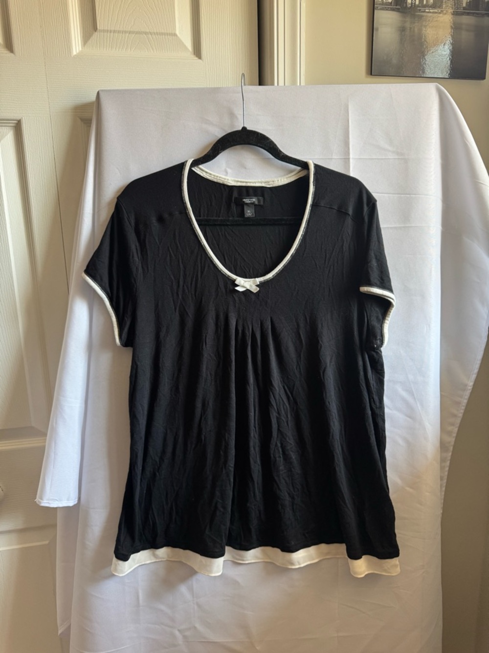Simply Vera Vera Wang Black Short Sleeve Top with White Trim
